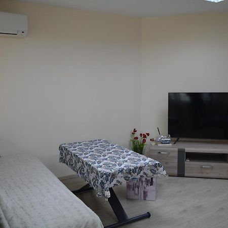 City Center Apartment With A Backyard Burgas Екстер'єр фото