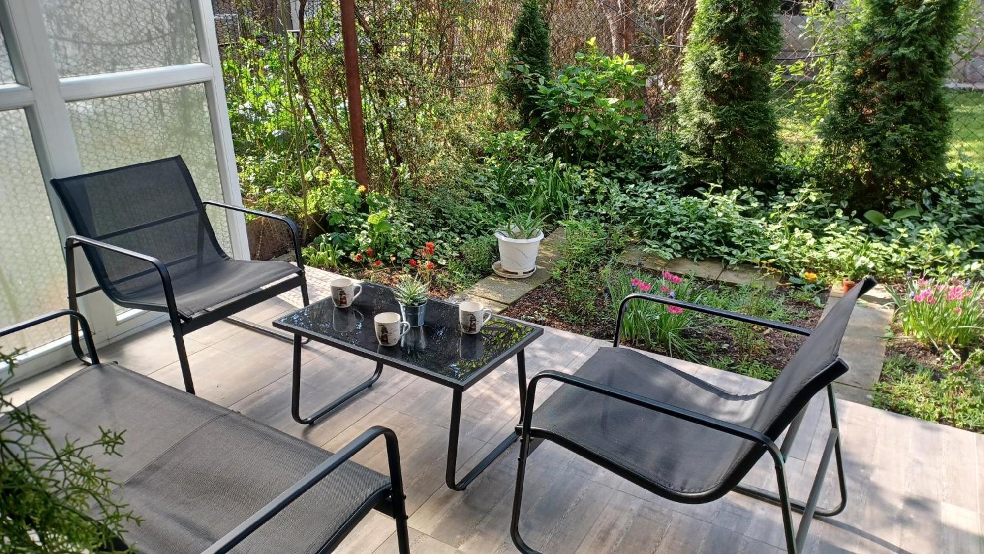 City Center Apartment With A Backyard Burgas Екстер'єр фото